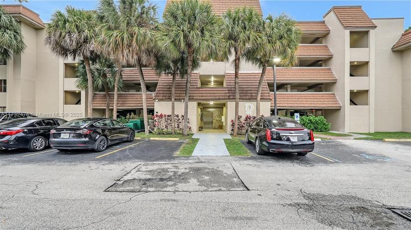 Picture of 481 Ives Dairy Rd # 4, Miami FL 33179