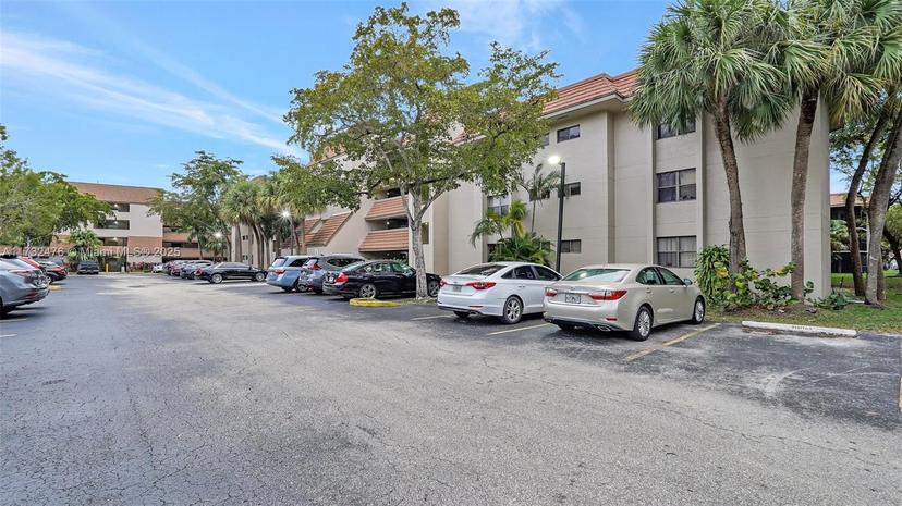 Picture of 481 Ives Dairy Rd # 4, Miami FL 33179