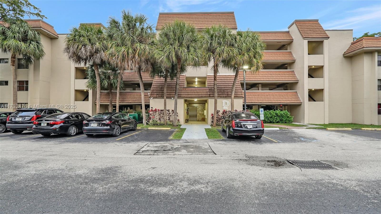 Picture of 481 Ives Dairy Rd # 4, Miami, FL 33179