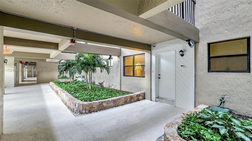 Picture of 481 Ives Dairy Rd # 4, Miami FL 33179