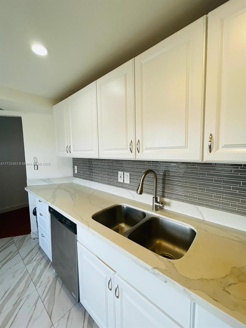 Picture of 1701 NE 191St St # A402, Miami FL 33179