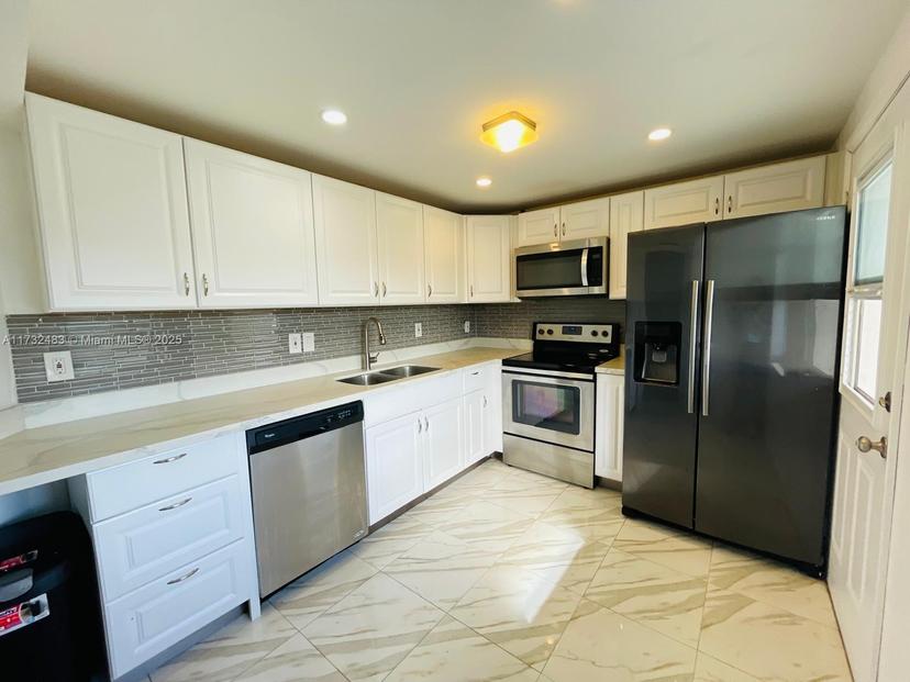 Picture of 1701 NE 191St St # A402, Miami FL 33179
