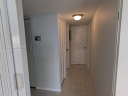 Picture of 1300 NE Miami Gardens Dr # 613E, Miami, FL 33179