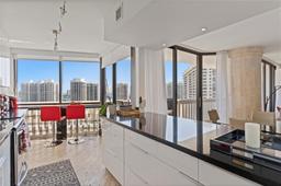 Picture of 1000 W Island Blvd # 2407, Aventura, FL 33160
