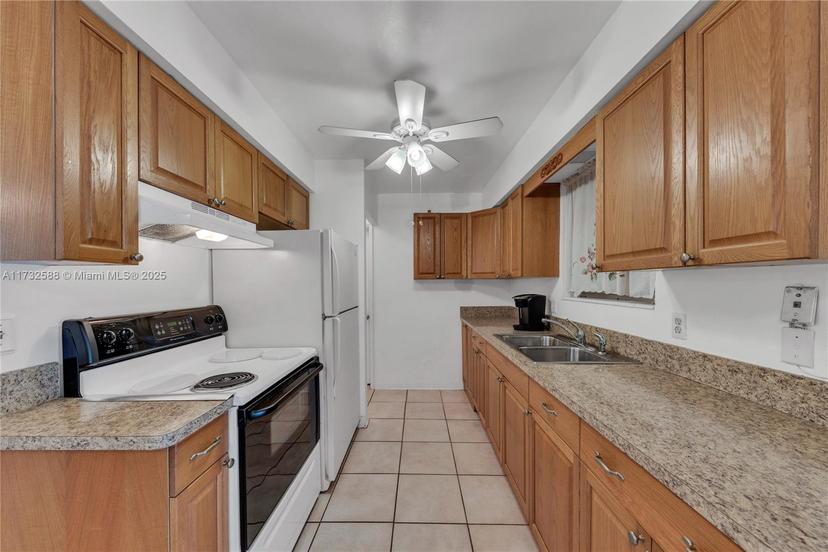 Picture of 2300 Jackson St # 10, Hollywood FL 33020