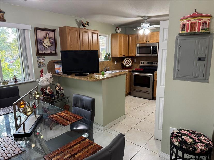 Picture of 1250 SE 28Th Ct # 206, Homestead FL 33035