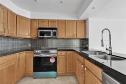 Picture of 20335 W Country Club Dr # 2210, Aventura, FL 33180