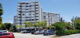 Picture of 1300 NE Miami Gardens Dr # 518E, Miami, FL 33179