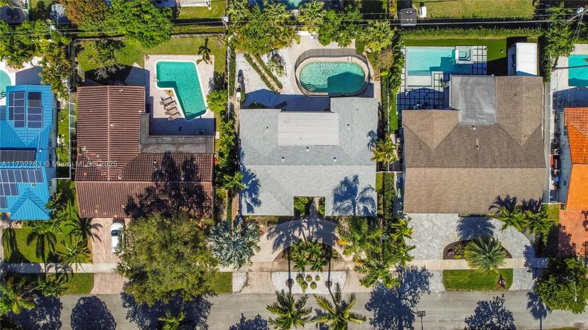 Picture of 1911 NE 206Th Ter, Miami FL 33179