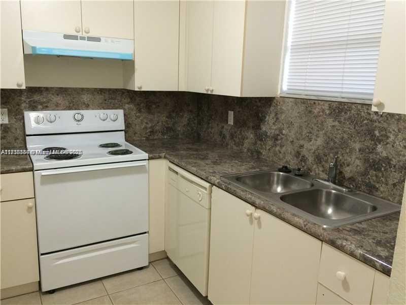 Picture of 4235 N University Dr # 310, Sunrise FL 33351