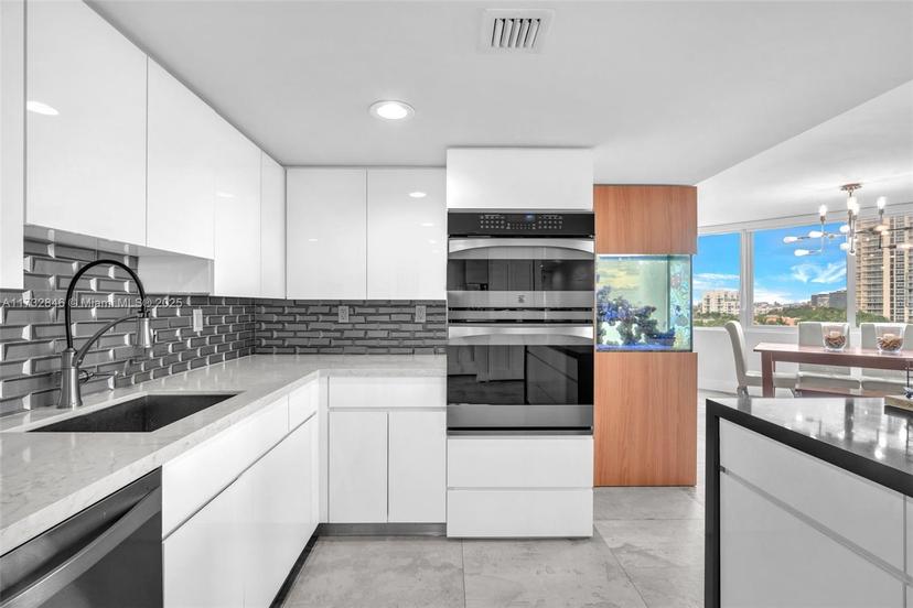 Picture of 7135 Collins Ave # 736, Miami Beach FL 33141