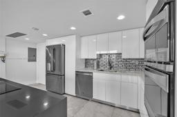 Picture of 7135 Collins Ave # 736, Miami Beach, FL 33141