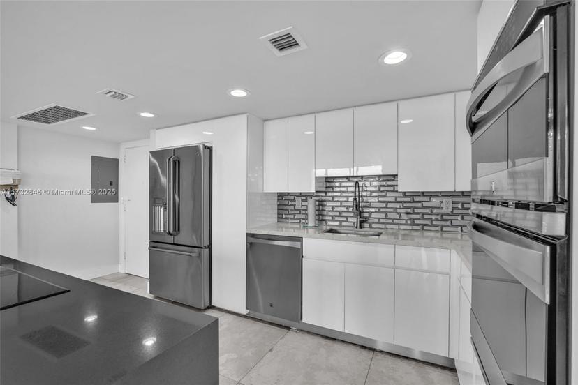 Picture of 7135 Collins Ave # 736, Miami Beach FL 33141