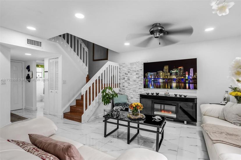 Picture of 1705 San Remo Cir, Homestead FL 33035