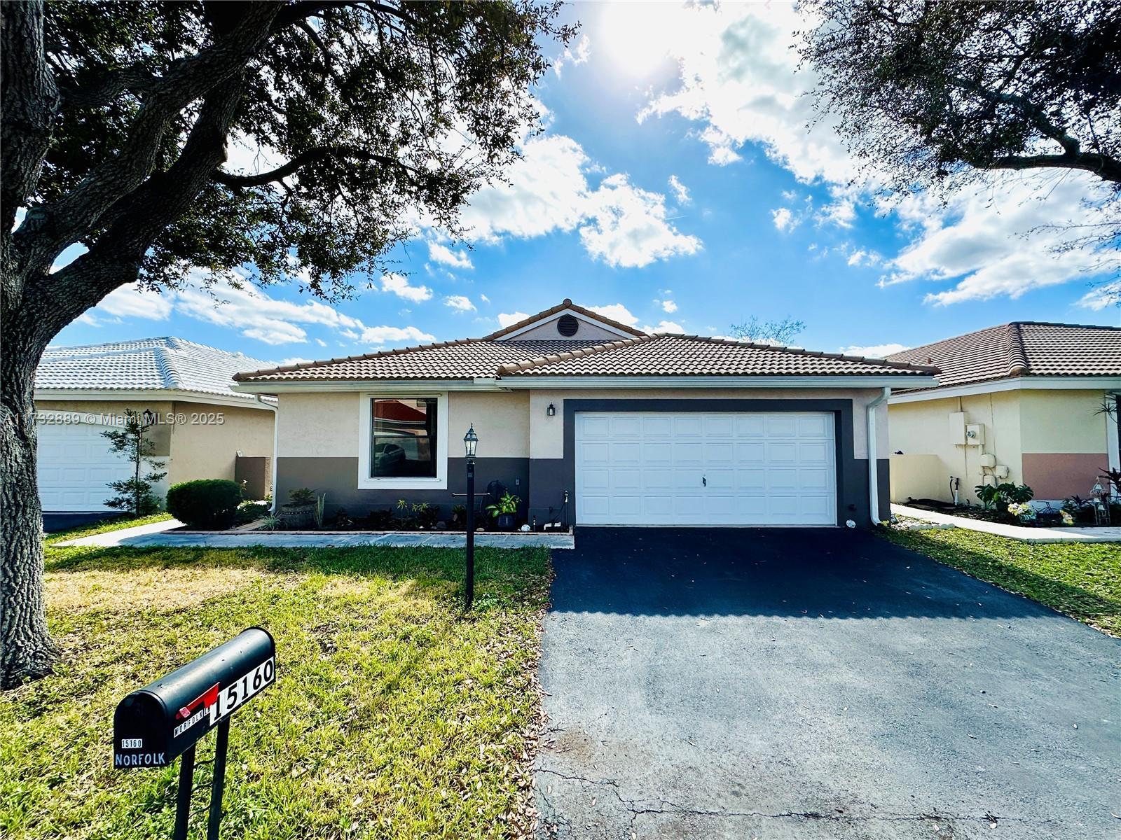 Picture of 15160 Norfolk Ln, Davie, FL 33331