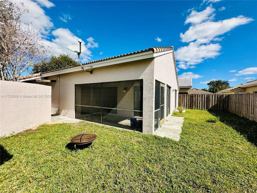 Picture of 15160 Norfolk Ln, Davie FL 33331