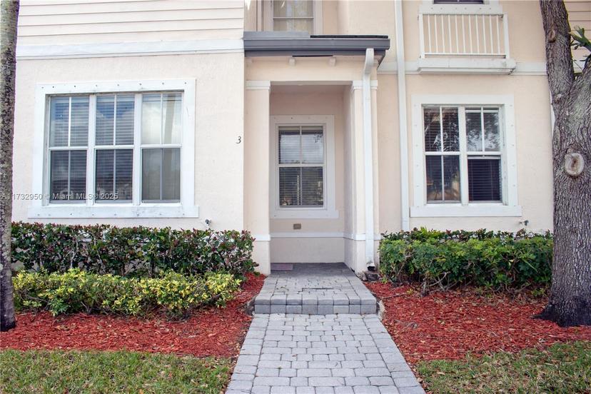 Picture of 153 SE 28Th Pl # 3, Homestead FL 33033