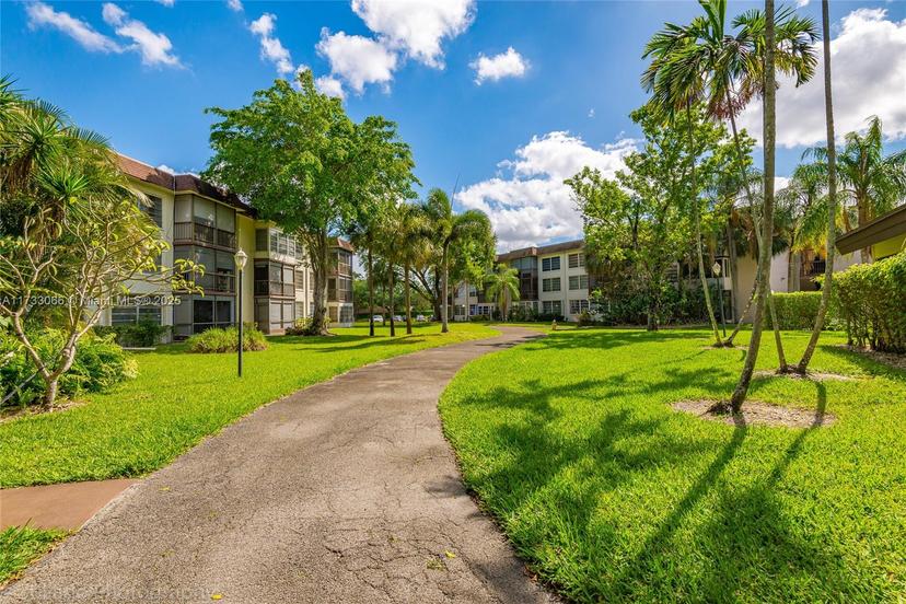 Picture of 1701 NW 75Th Ave # 306, Plantation FL 33313