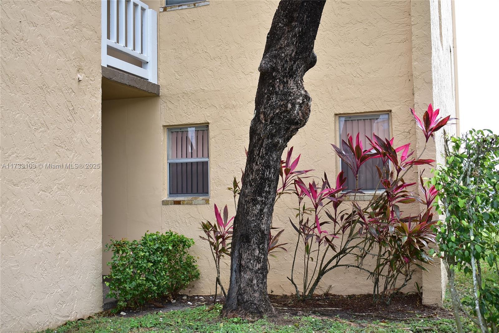 Picture of 9360 Sunrise Lakes Blvd # 112, Sunrise, FL 33322