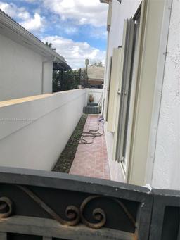 Picture of 8767 NW 139Th Ter, Miami Lakes, FL 33018