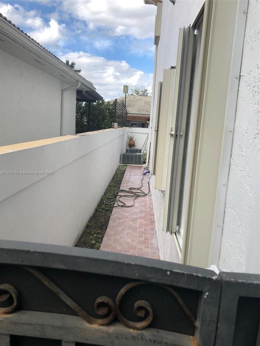 Picture of 8767 NW 139Th Ter, Miami Lakes FL 33018