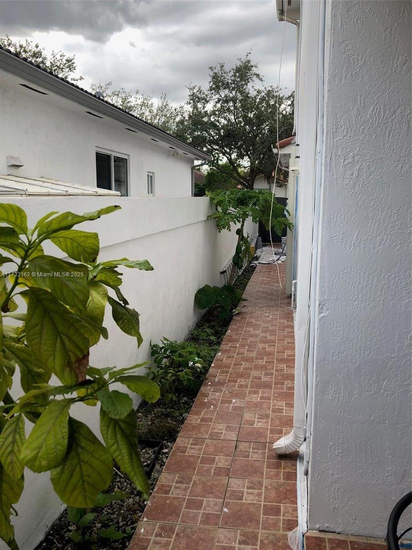 Picture of 8767 NW 139Th Ter, Miami Lakes FL 33018