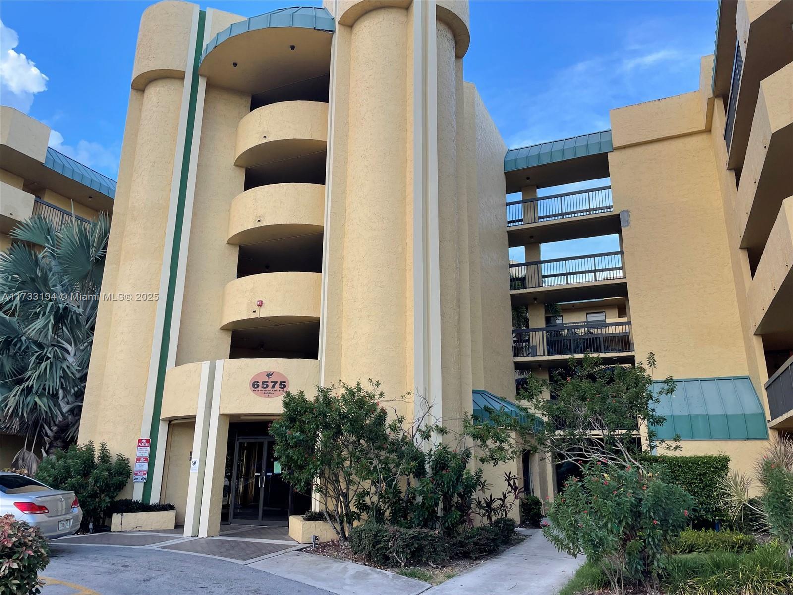 Picture of 6575 W Oakland Park Blvd # 511, Lauderhill, FL 33313