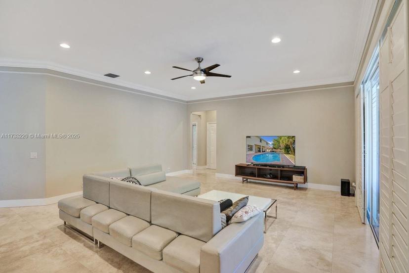 Picture of 1633 Victoria Pointe Ln, Weston FL 33327