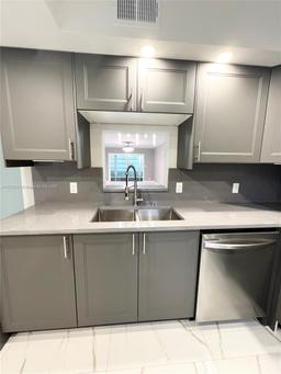 Picture of 4702 Martinique Dr # E1, Coconut Creek, FL 33066