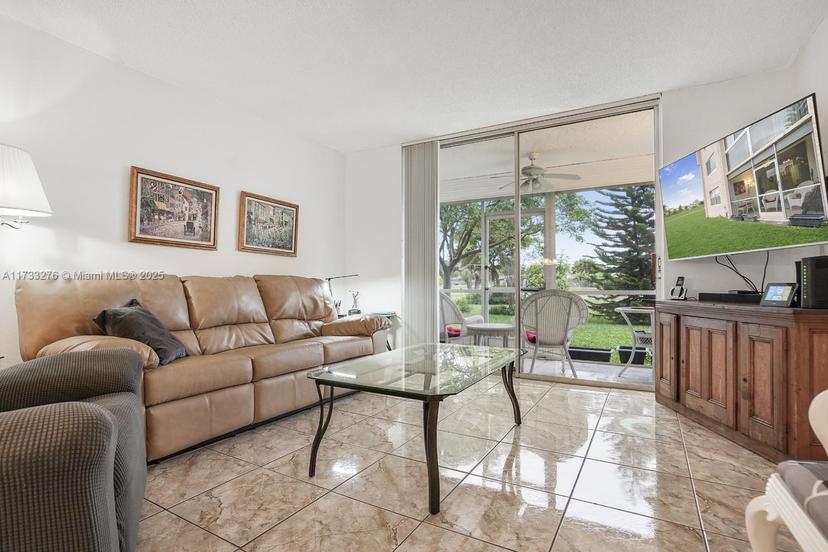 Picture of 9621 Sunrise Lakes Blvd # 112, Sunrise FL 33322