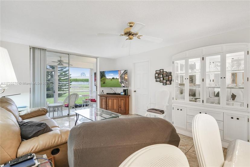 Picture of 9621 Sunrise Lakes Blvd # 112, Sunrise FL 33322