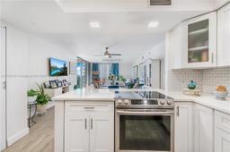 Picture of 20379 W Country Club Dr # 939, Miami, FL 33180