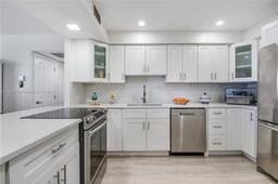 Picture of 20379 W Country Club Dr # 939, Miami, FL 33180