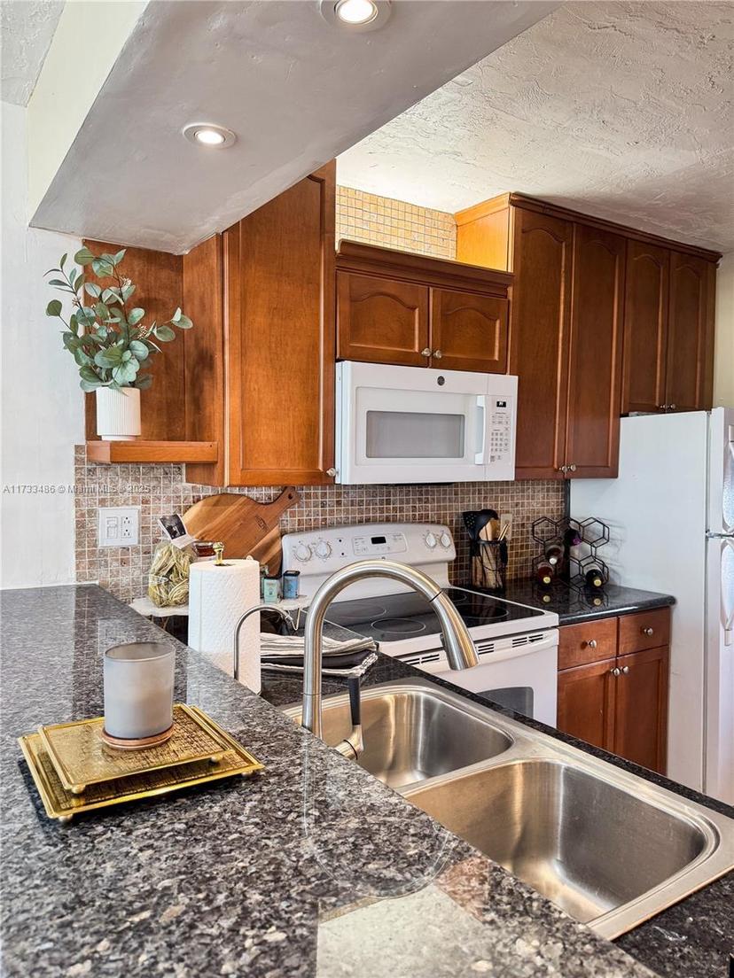 Picture of 2821 Somerset Dr # 312, Lauderdale Lakes FL 33311