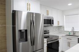 Picture of 7891 N Sunrise Lakes Dr # 201, Sunrise, FL 33322
