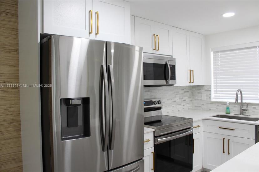 Picture of 7891 N Sunrise Lakes Dr # 201, Sunrise FL 33322