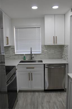 Picture of 7891 N Sunrise Lakes Dr # 201, Sunrise, FL 33322