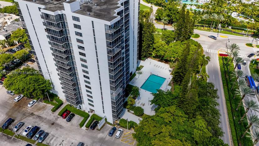 Picture of 20100 W Country Club Dr # 504, Aventura FL 33180
