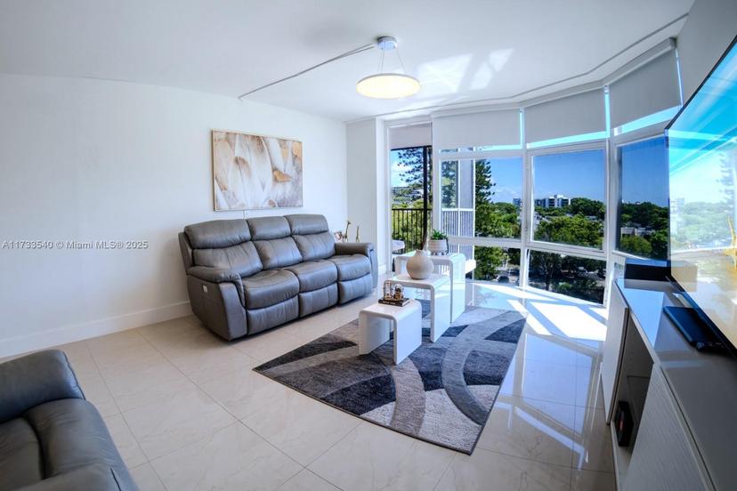 Picture of 20100 W Country Club Dr # 504, Aventura FL 33180