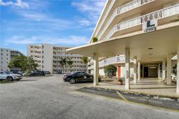 Picture of 2905 Point East Dr # L506, Aventura, FL 33160