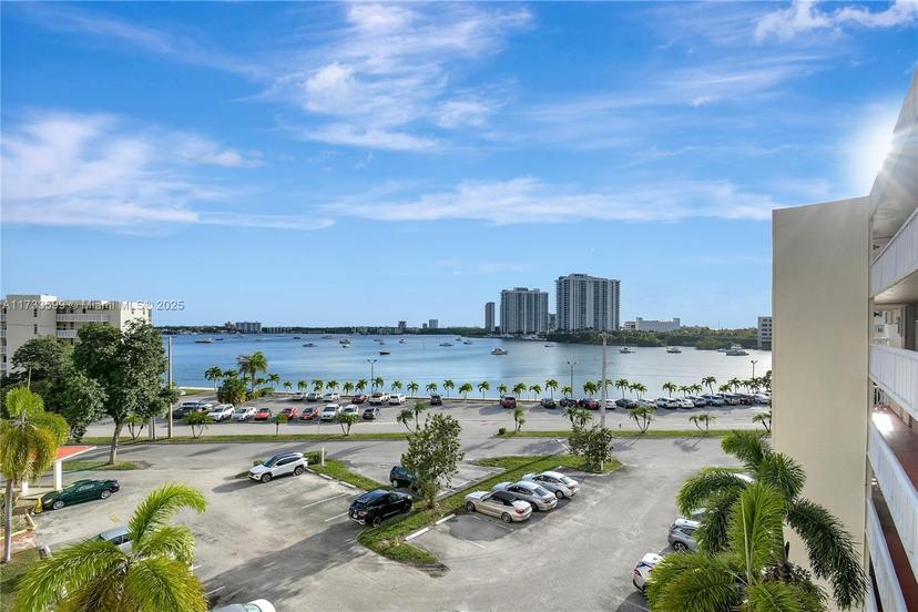 Picture of 2905 Point East Dr # L506, Aventura FL 33160