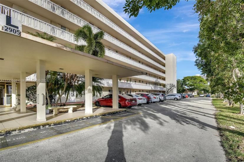 Picture of 2905 Point East Dr # L506, Aventura FL 33160