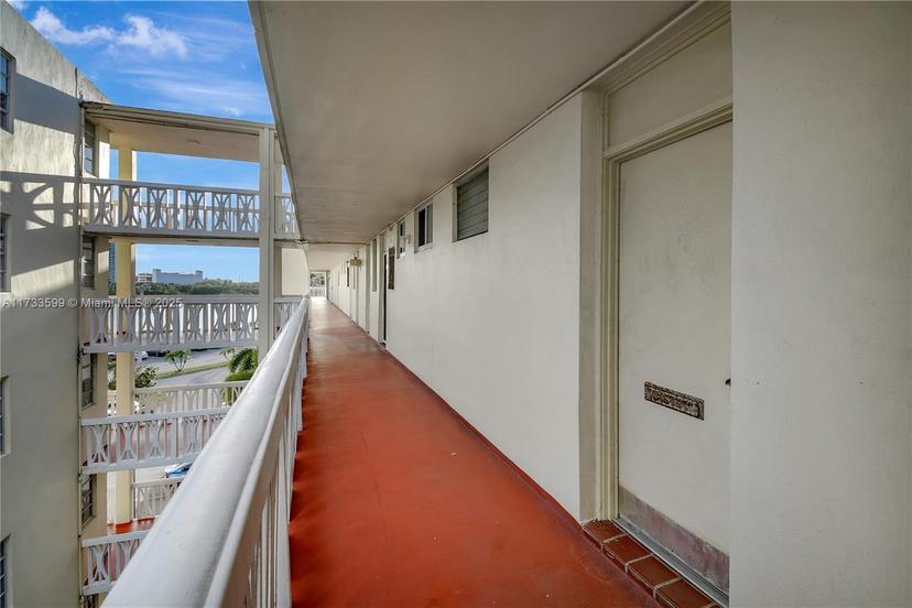 Picture of 2905 Point East Dr # L506, Aventura FL 33160