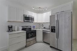 Picture of 1936 S Ocean Dr # 3C, Hallandale Beach, FL 33009