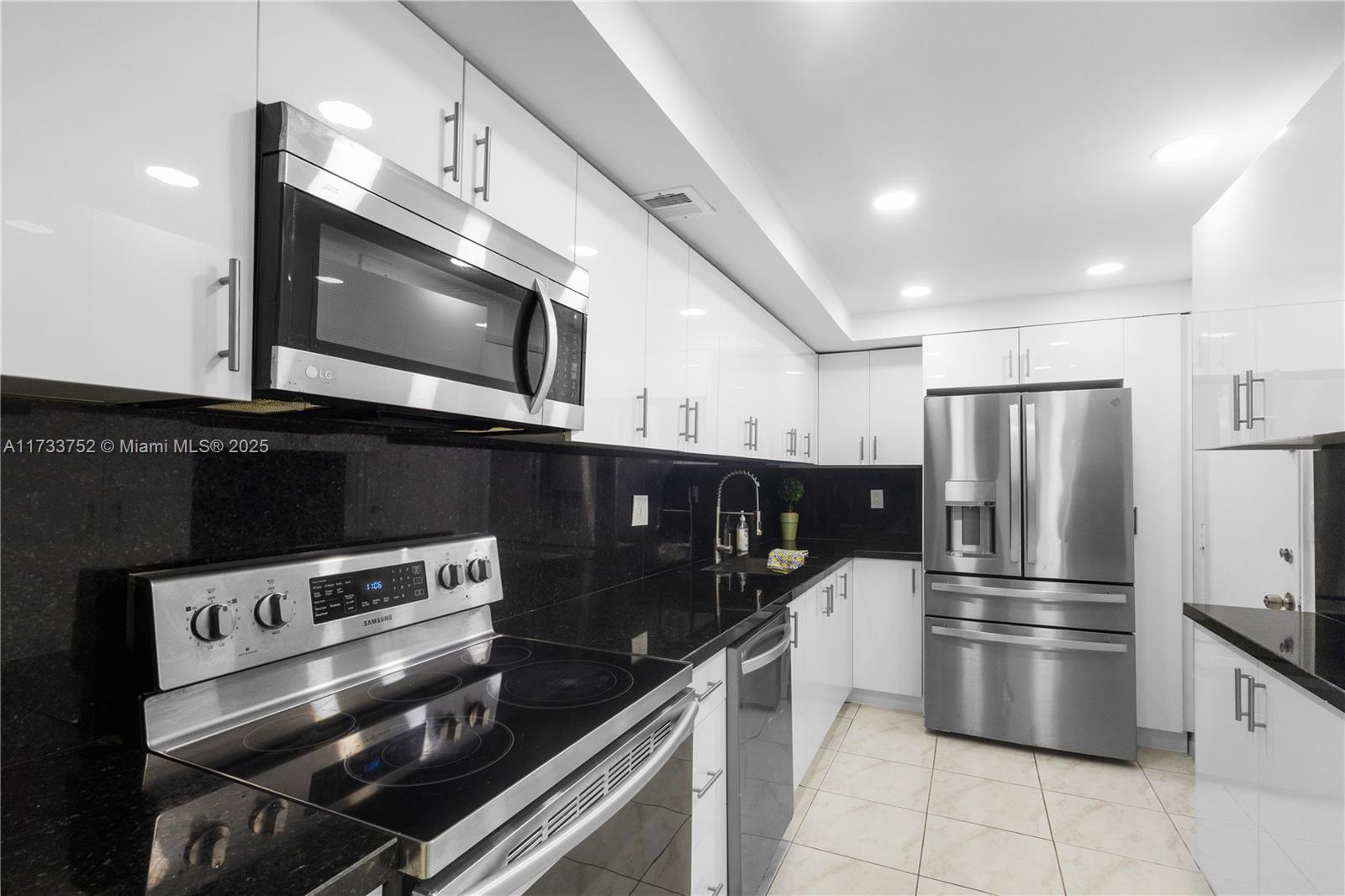 Picture of 1849 S Ocean Dr # 407, Hallandale Beach, FL 33009