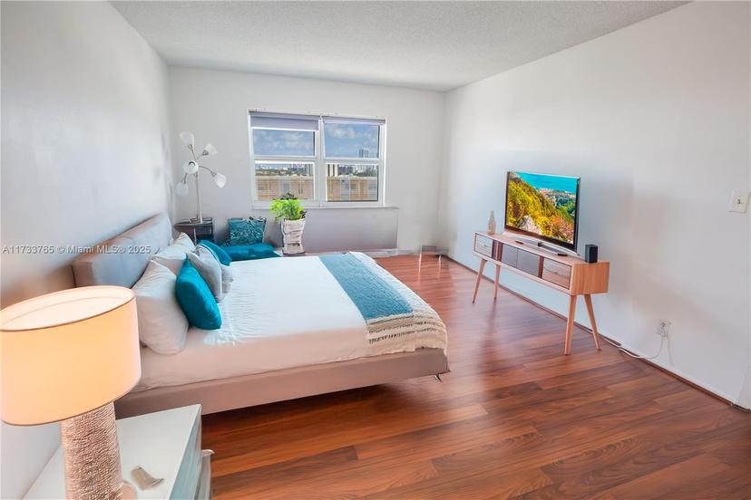 Picture of 401 Golden Isles Dr # 804, Hallandale Beach FL 33009