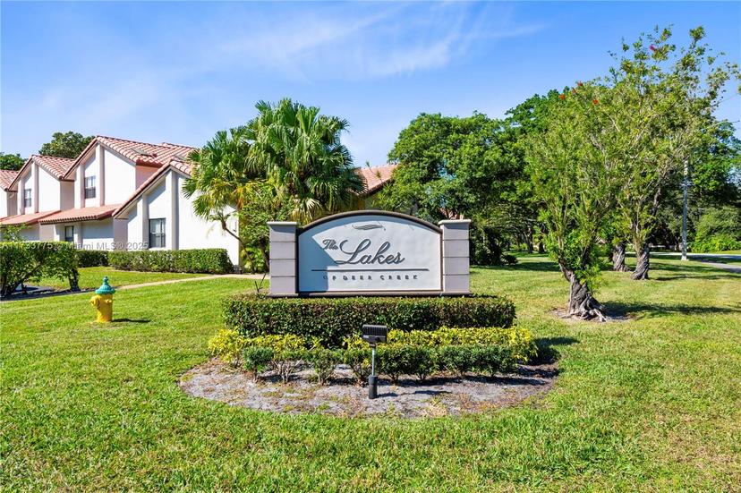 Picture of 651 Deer Creek Lake Point North Ln # 651, Deerfield Beach FL 33442