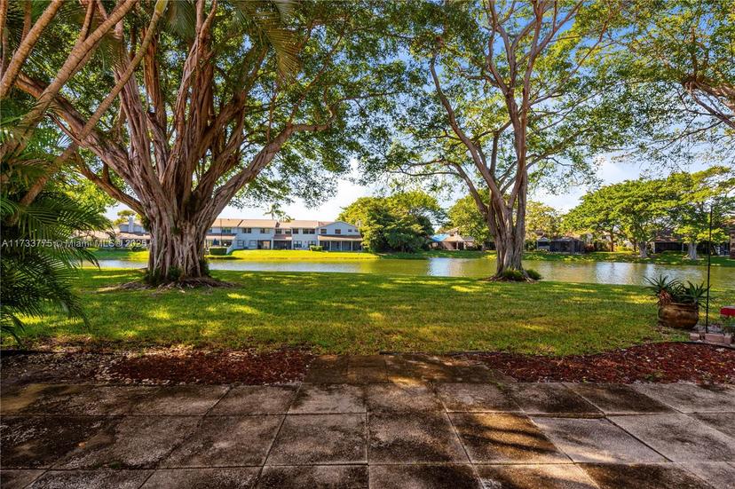 Picture of 651 Deer Creek Lake Point North Ln # 651, Deerfield Beach FL 33442