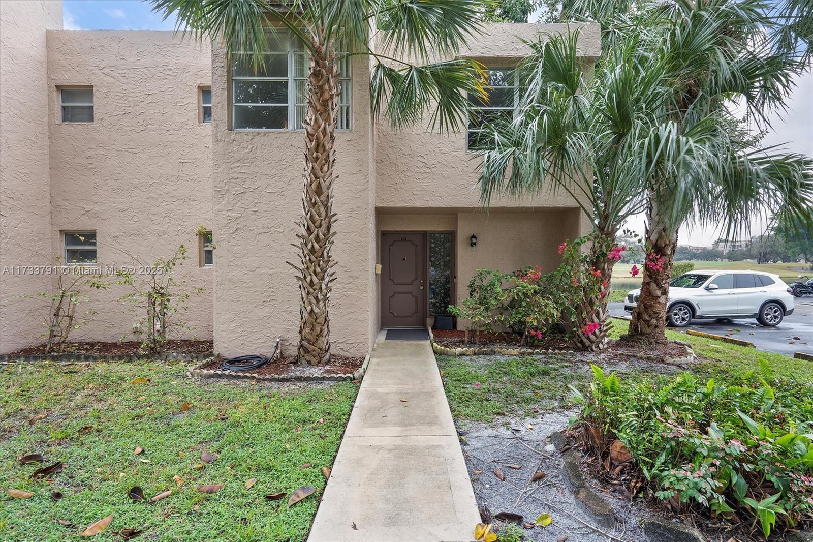 Picture of 9421 Live Oak Pl # 104, Davie, FL 33324