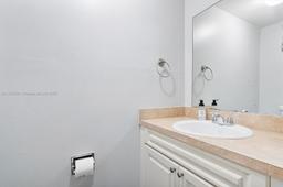 Picture of 9421 Live Oak Pl # 104, Davie, FL 33324